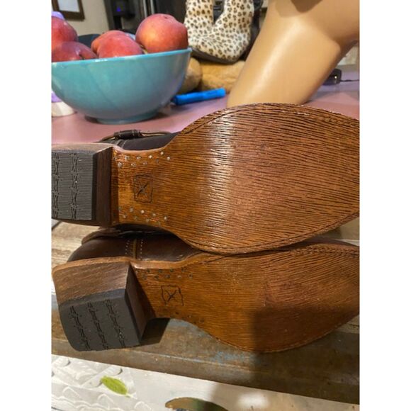 Twisted X fold over boots. (size 7.5) - Picture 5 of 7